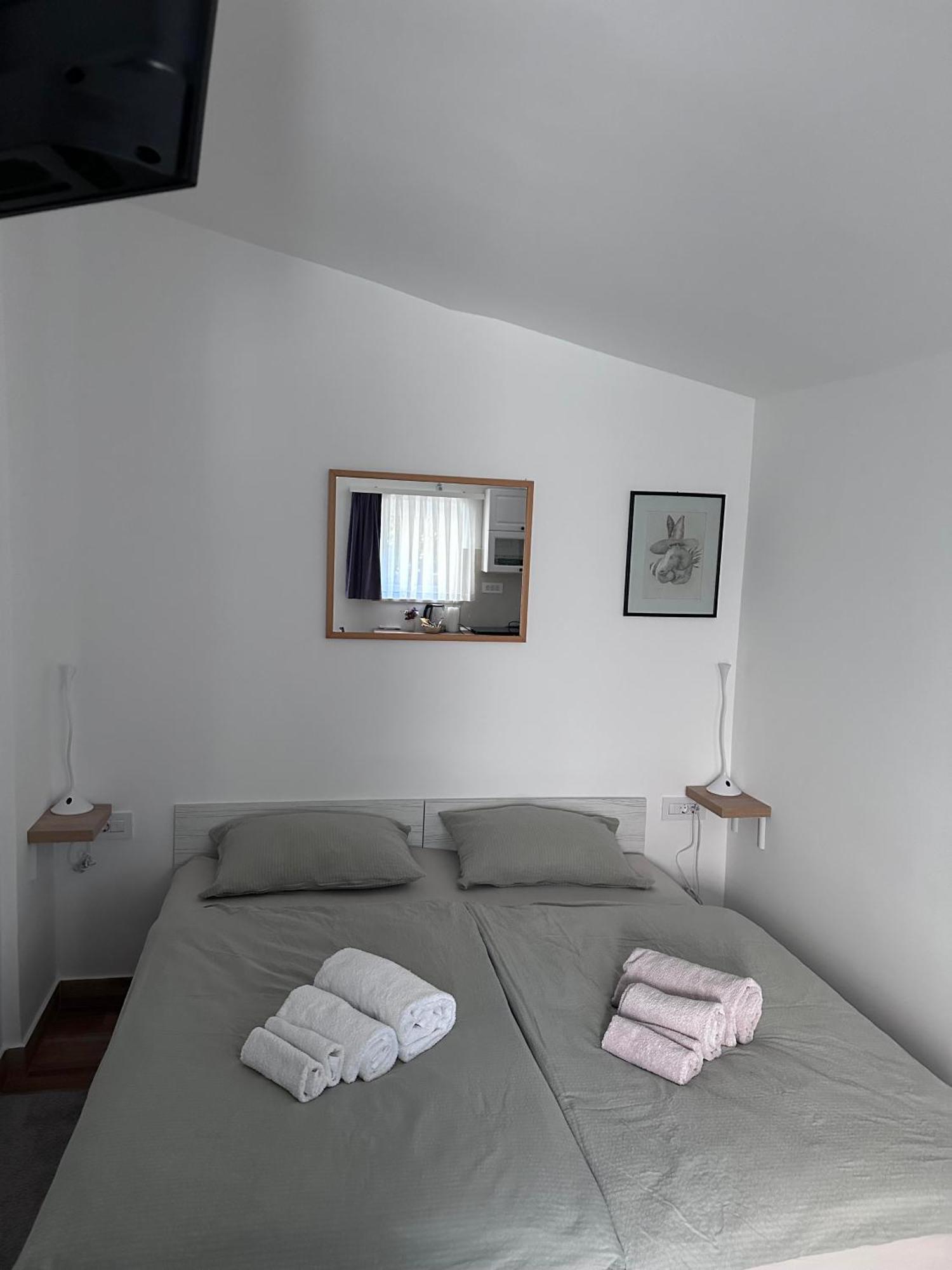 Lux Apartments In Downtown Pula Eksteriør billede