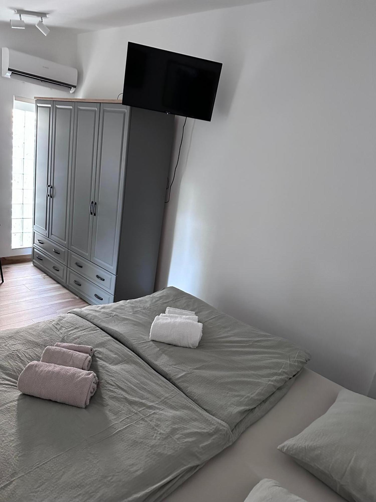 Lux Apartments In Downtown Pula Eksteriør billede